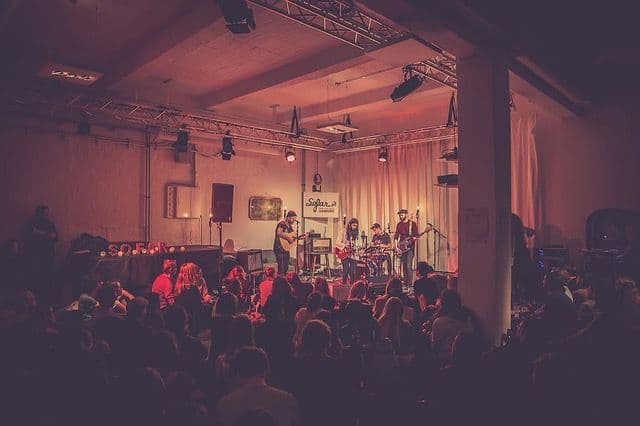 Sofar Sounds Konzert in einer Halle
