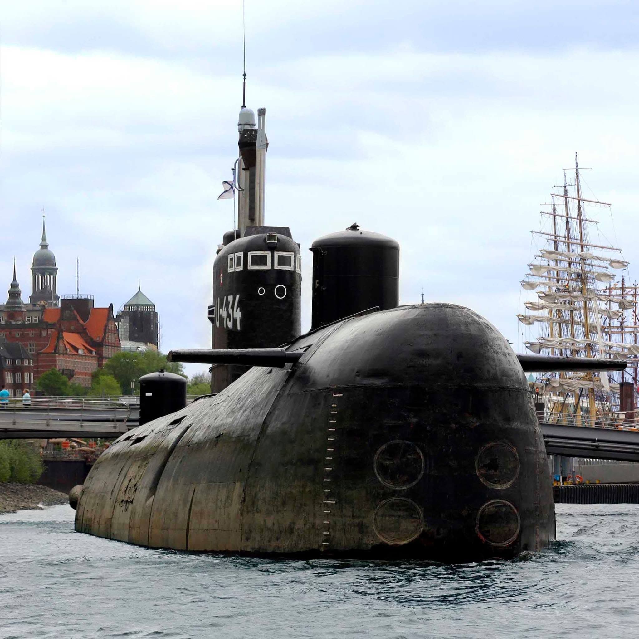 Altes U-Boot am Hamburger Hafen