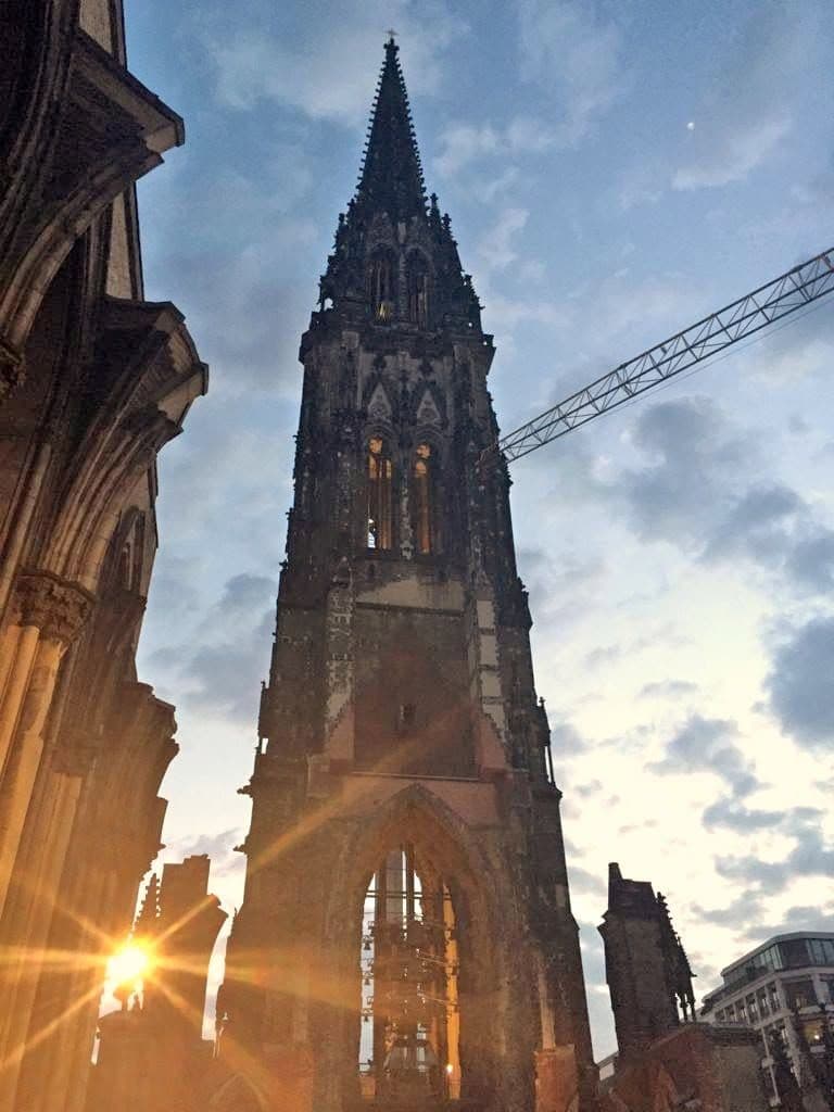 Außenansicht des Kirchturms der St. Nikolai Kirche