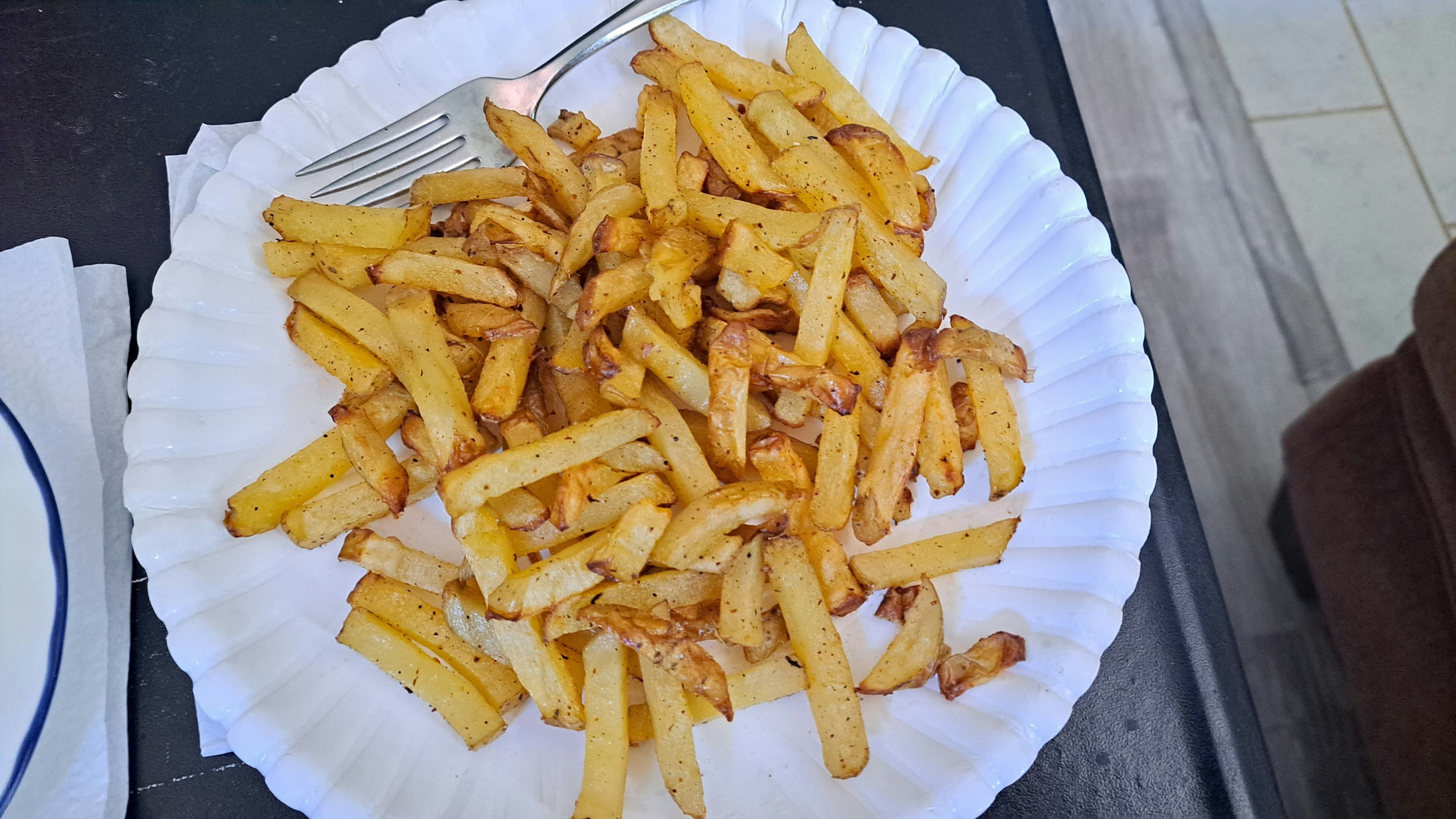 Ein Teller Pommes