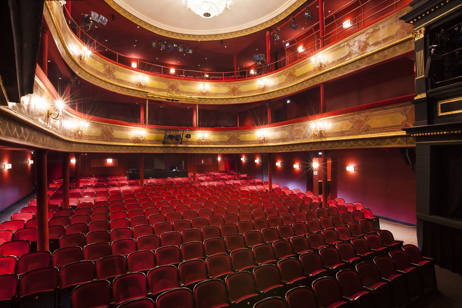 Innenansicht des leeren Saals des St. Pauli Theaters
