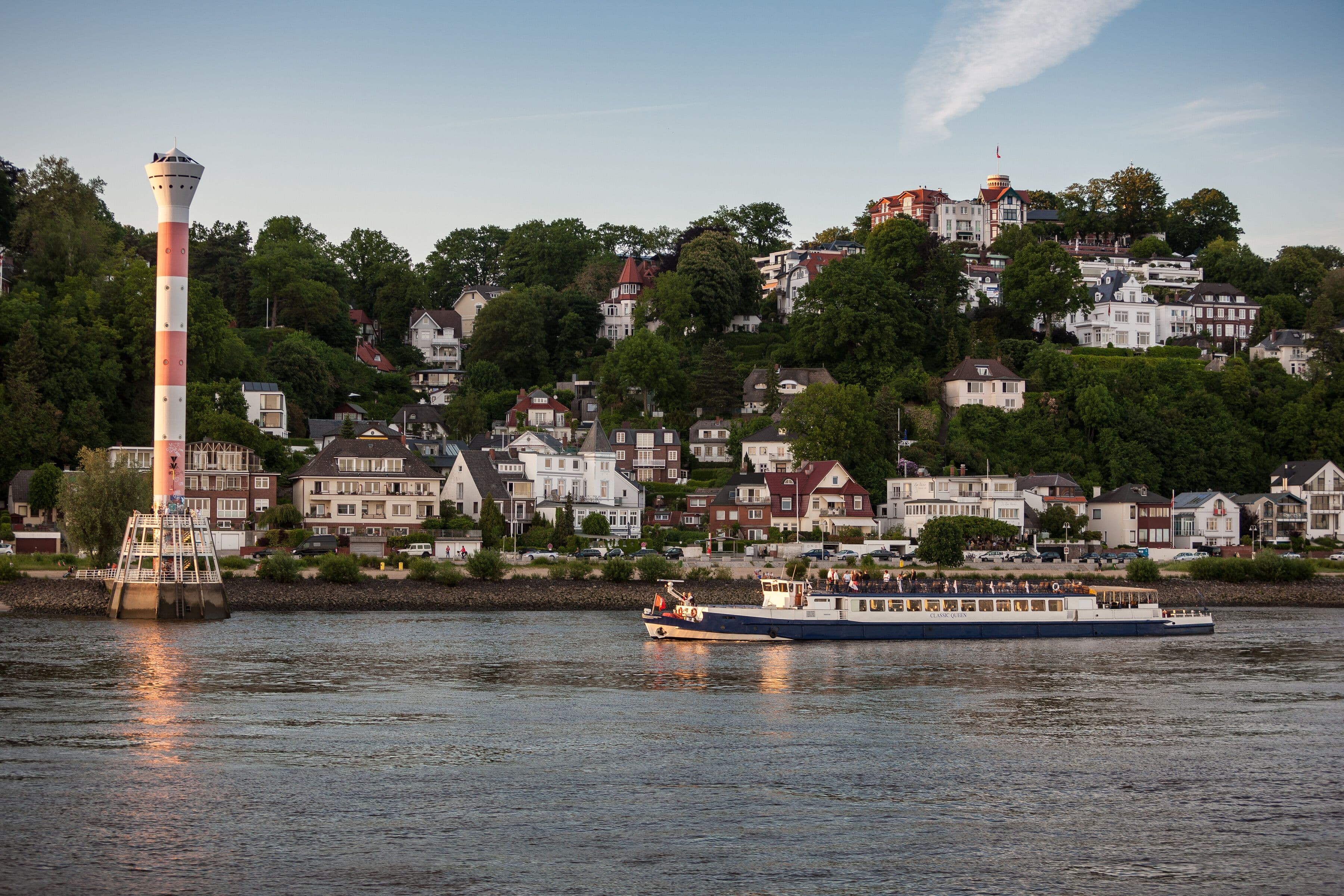 Aussicht auf Blankenese von der Elbe aus