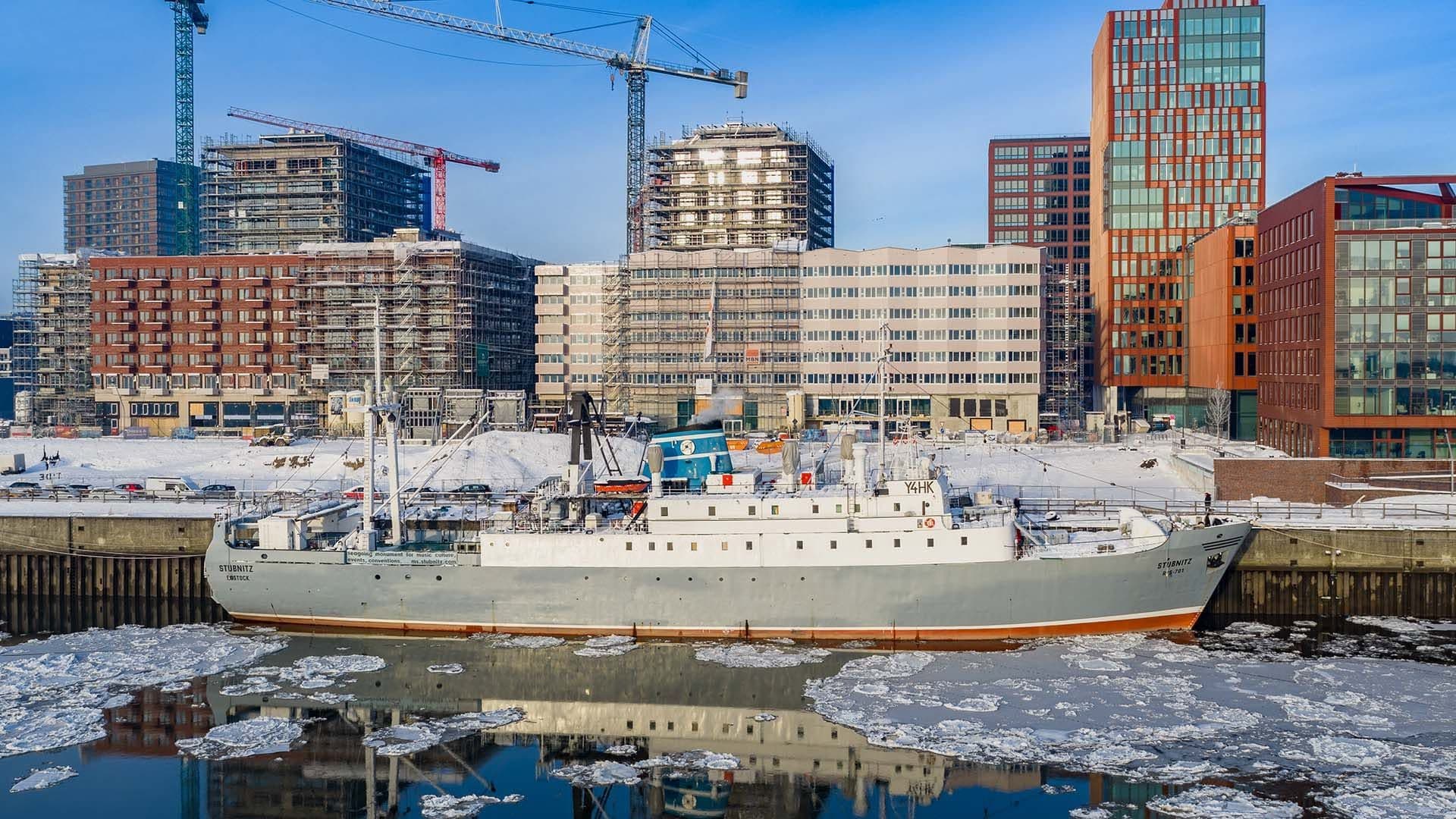 MS Stubnitz am Hamburger Hafen