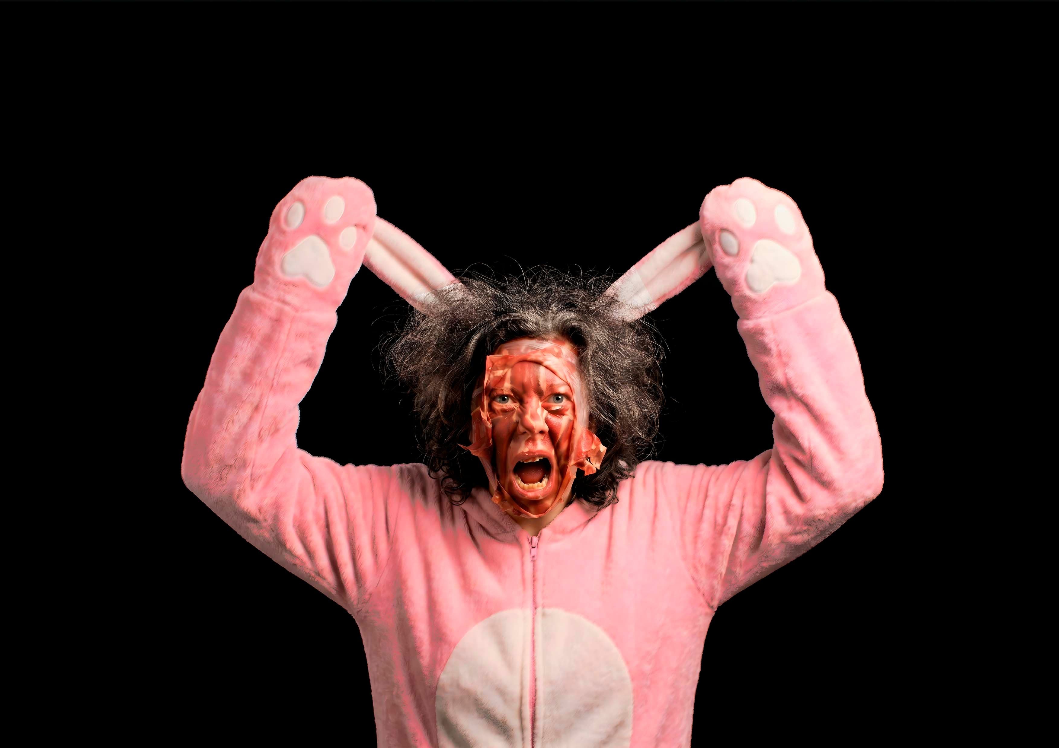 Person in einem pinken Kostüm