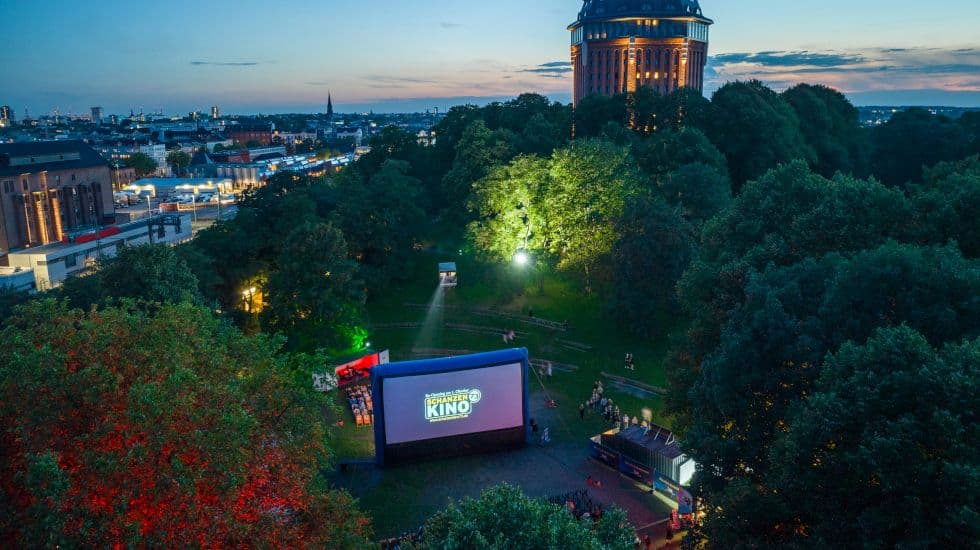 Open-Air-Schanzen Kino Leinwand aus Vogelperspektive
