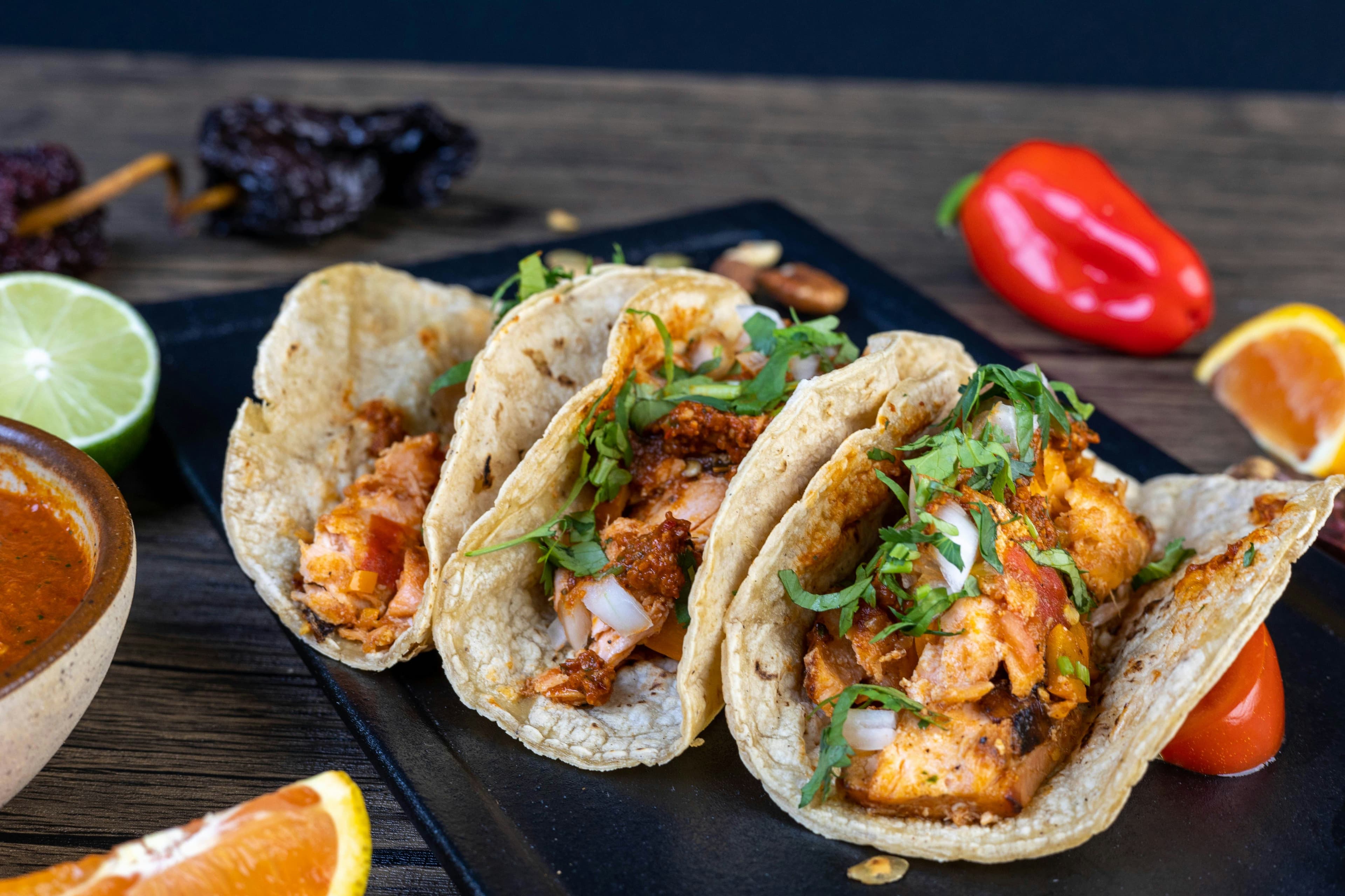 Drei belegte Tacos